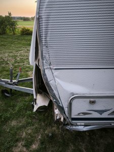 Bouraný karavan